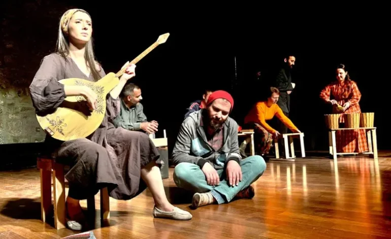 Trabzon Sanat Tiyatrosu’ndan yeni oyun: ‘Kayıp Yıldız’ alkış aldı
